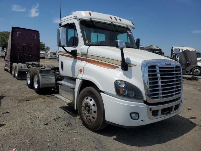  Salvage Freightliner Cascadia 1