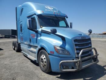  Salvage Freightliner Cascadia 1