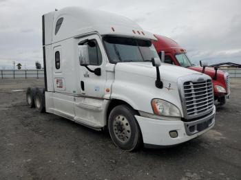  Salvage Freightliner Cascadia 1