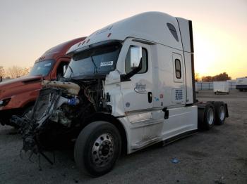  Salvage Freightliner Cascadia 1