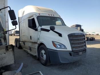  Salvage Freightliner Cascadia 1