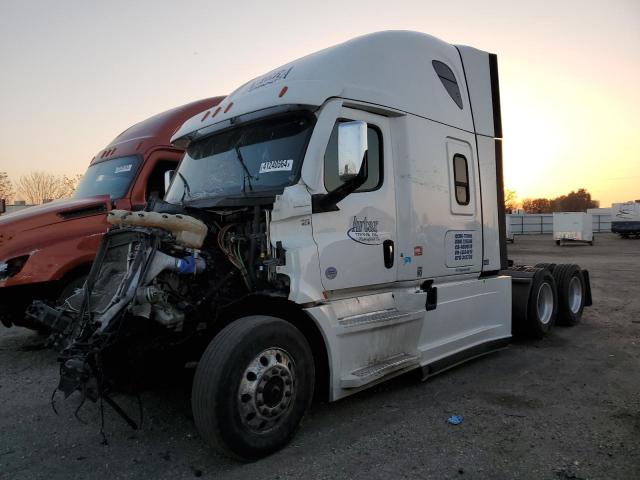  Salvage Freightliner Cascadia 1