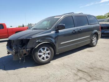  Salvage Chrysler Minivan