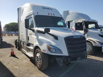  Salvage Freightliner Cascadia 1