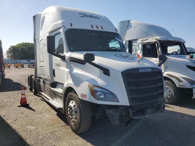  Salvage Freightliner Cascadia 1