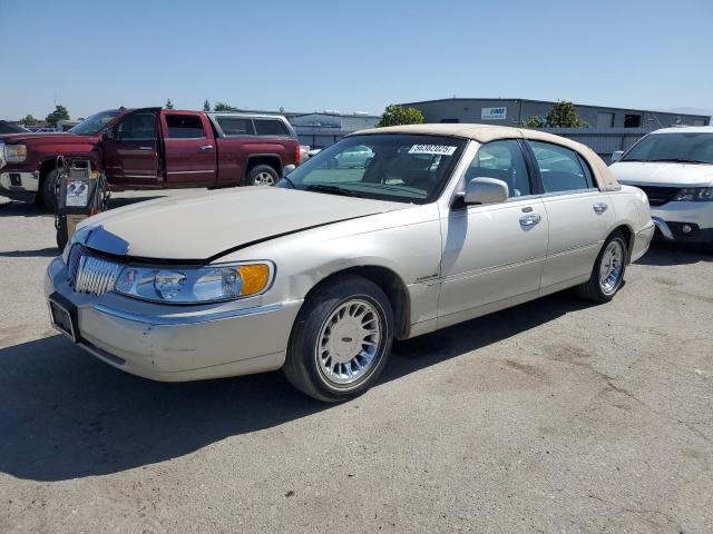  Salvage Lincoln Towncar