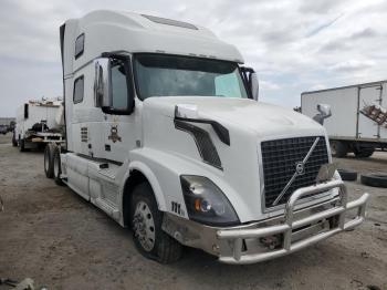  Salvage Volvo Vnl