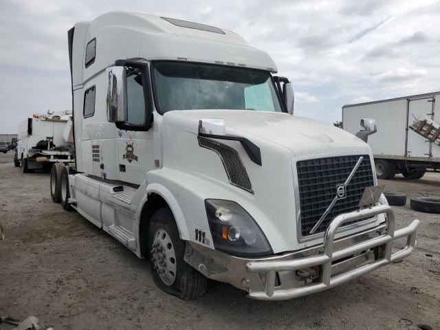  Salvage Volvo Vnl