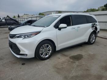  Salvage Toyota Sienna