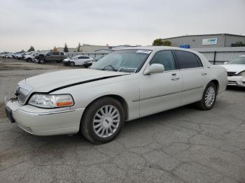  Salvage Lincoln Towncar