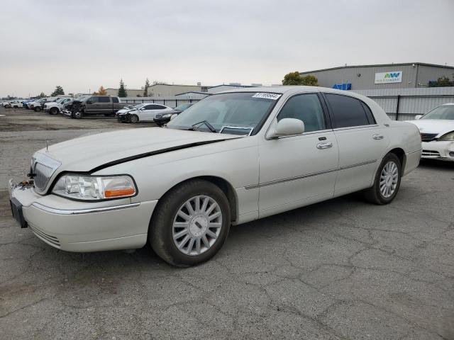  Salvage Lincoln Towncar