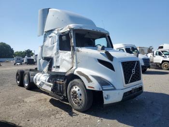  Salvage Volvo Vnr