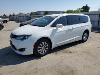  Salvage Chrysler Pacifica