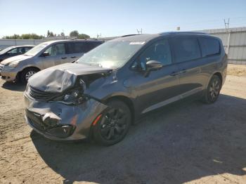  Salvage Chrysler Pacifica