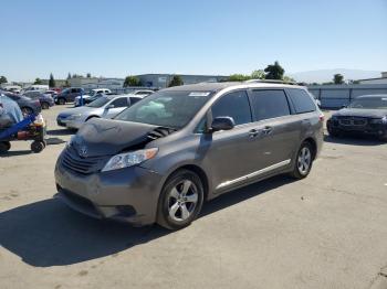  Salvage Toyota Sienna