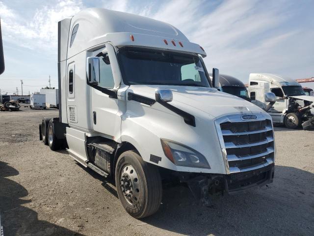  Salvage Freightliner Cascadia 1