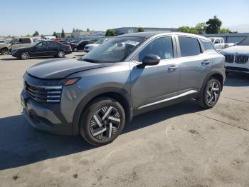  Salvage Nissan Kicks