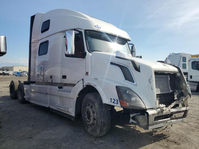  Salvage Volvo Vn