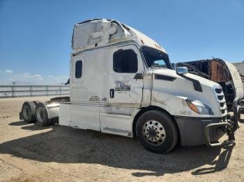  Salvage Freightliner Cascadia 1