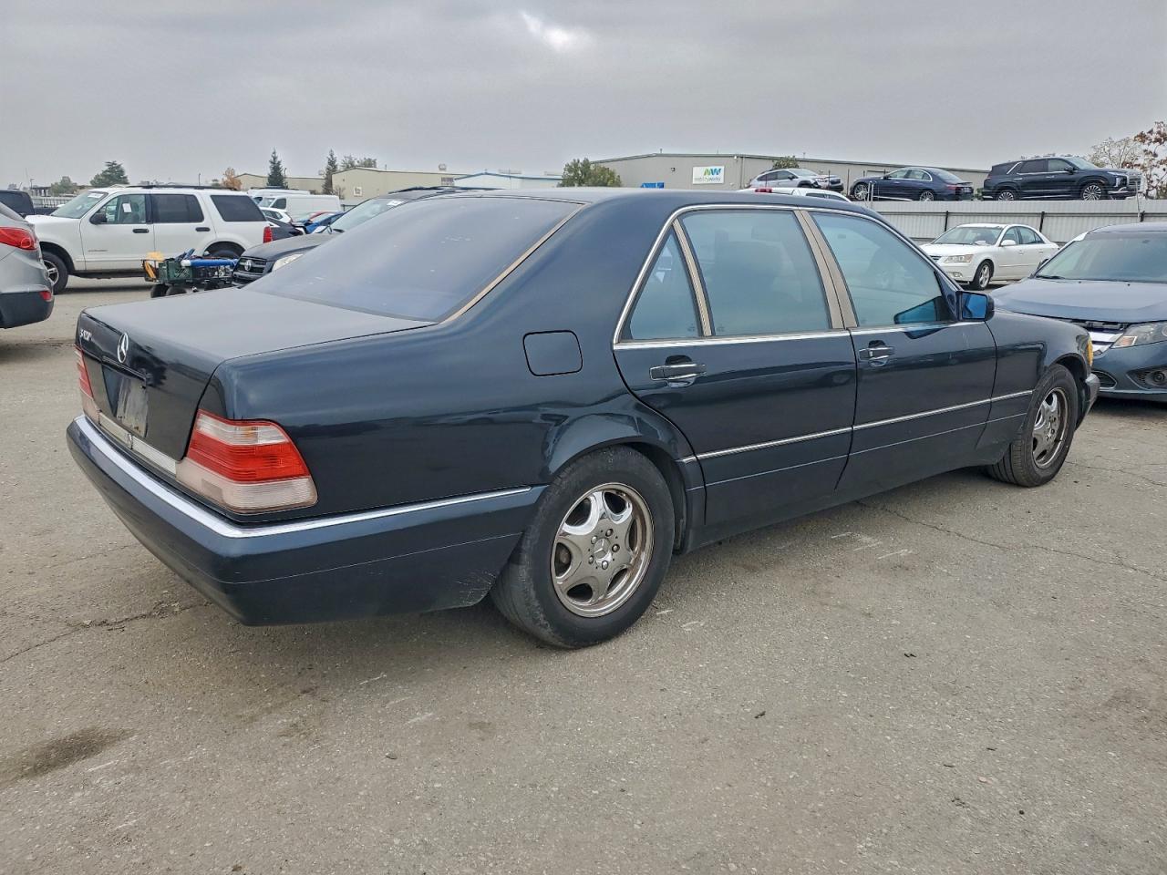 Mercedes-Benz S-Class 420 Image 11