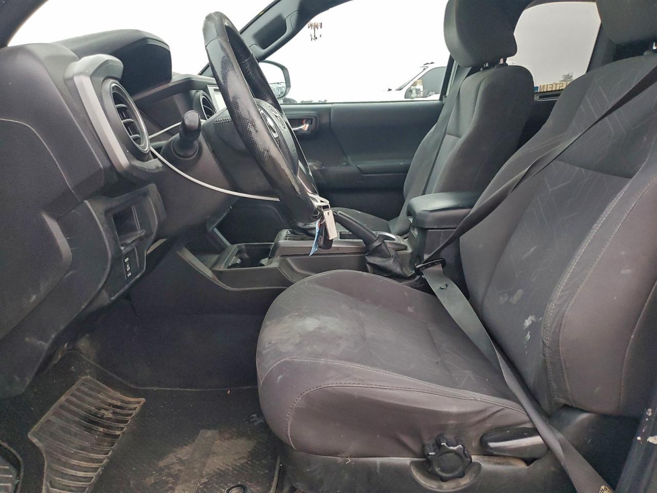 Toyota Tacoma Access Cab Image 4