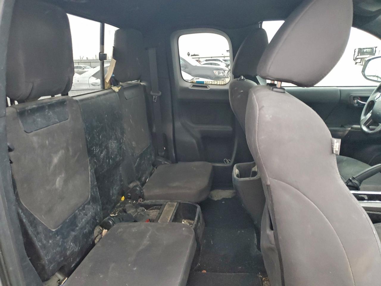 Toyota Tacoma Access Cab Image 5