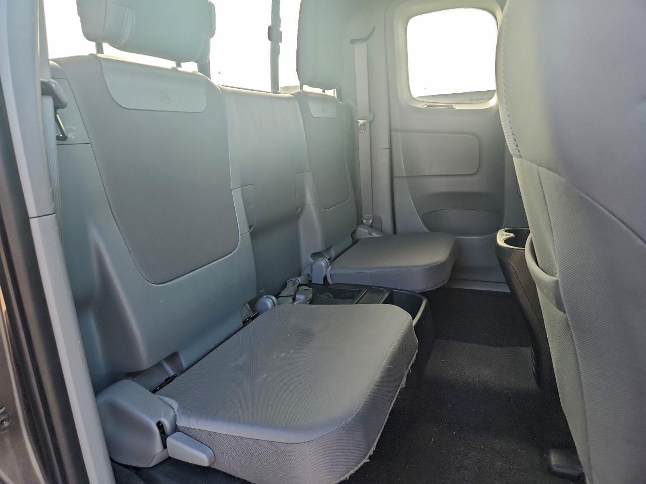 Toyota Tacoma Prerunner Access Cab Image 8