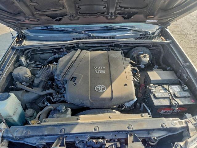 Toyota Tacoma Prerunner Access Cab Image 6