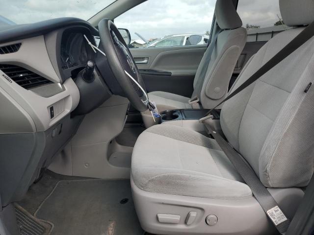 Toyota Sienna Le Image 5