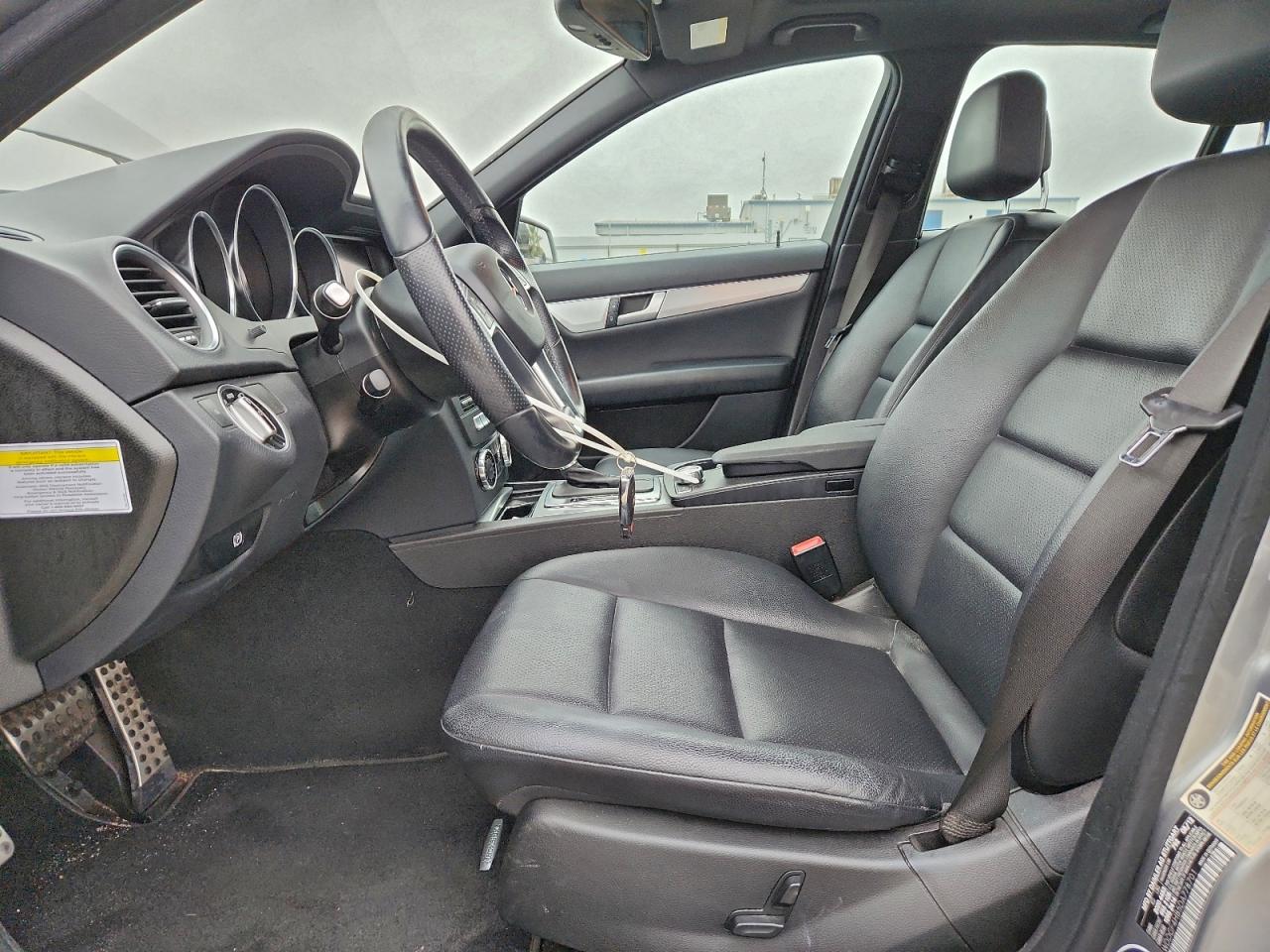 Mercedes-Benz C-Class 250 Image 12