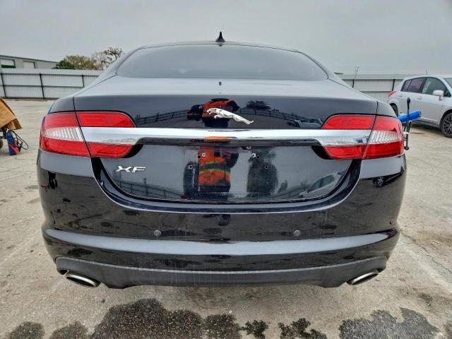 Jaguar XF Image 10
