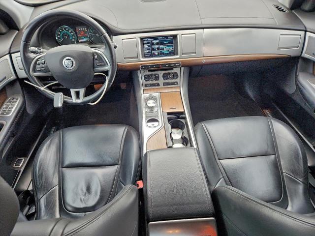 Jaguar XF Image 3