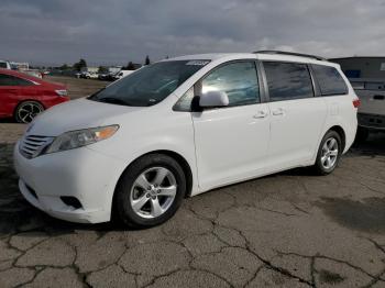  Salvage Toyota Sienna