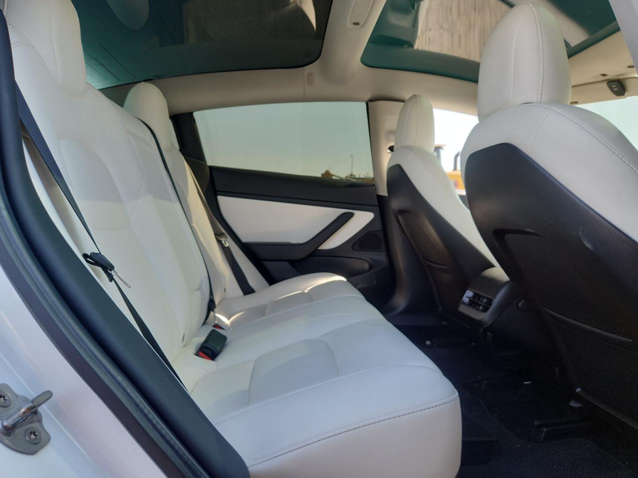 Tesla Model 3 Image 9
