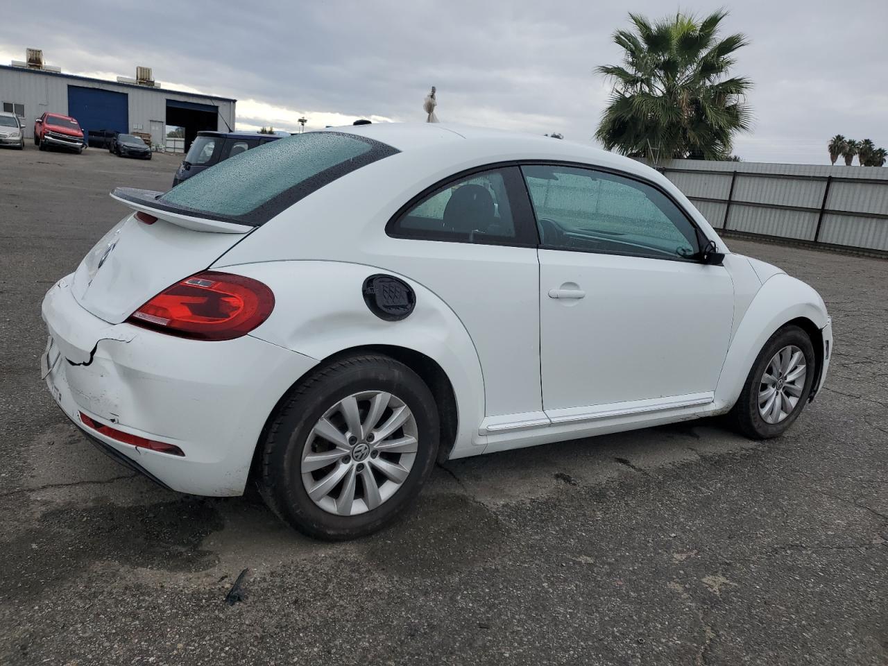 Volkswagen Beetle S Image 3