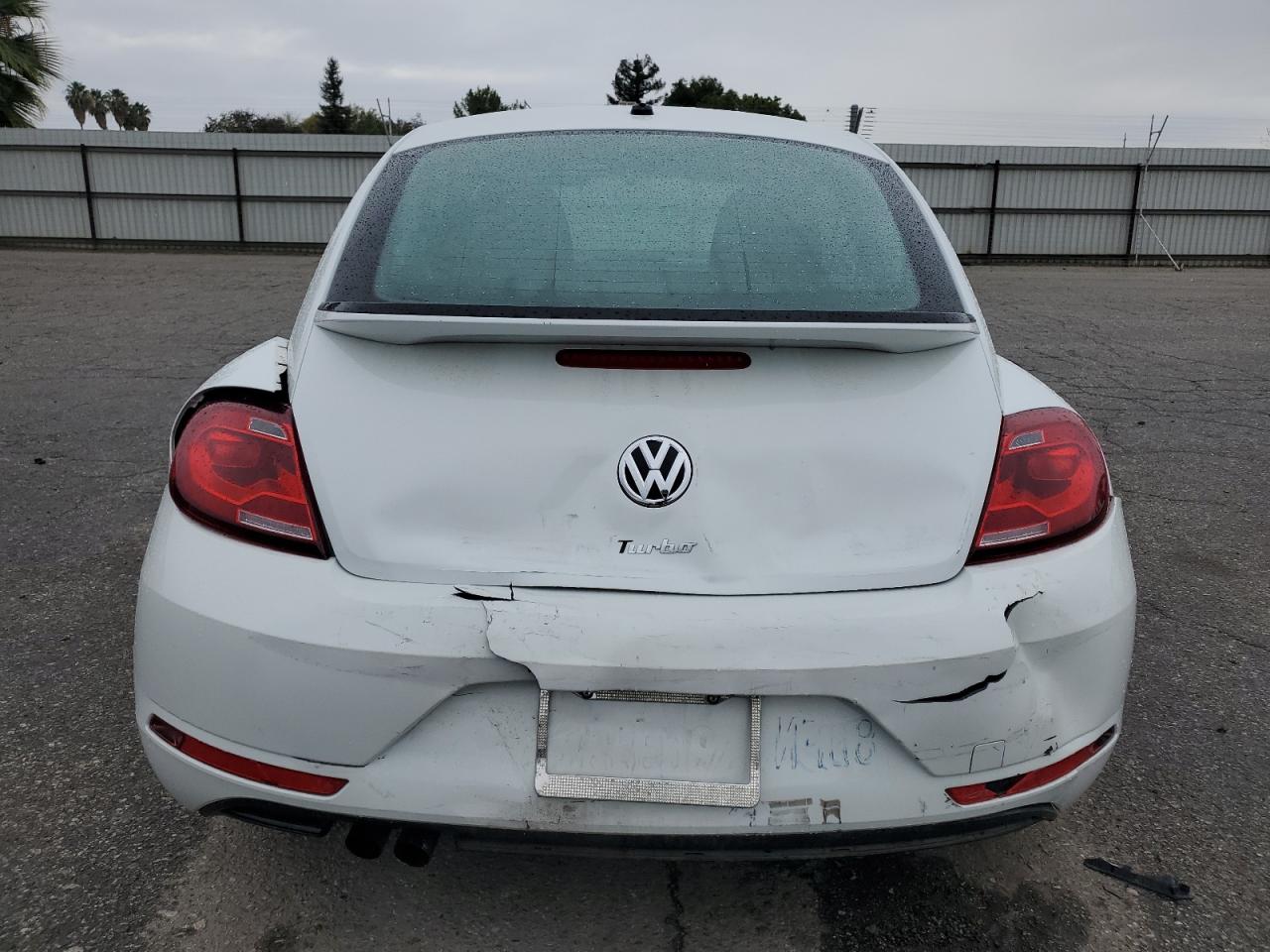 Volkswagen Beetle S Image 5