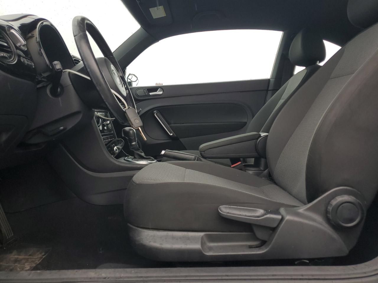 Volkswagen Beetle S Image 12