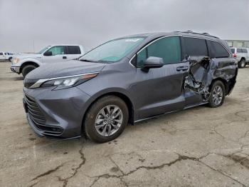  Salvage Toyota Sienna