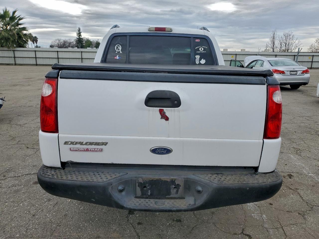 Ford Explorer Image 6