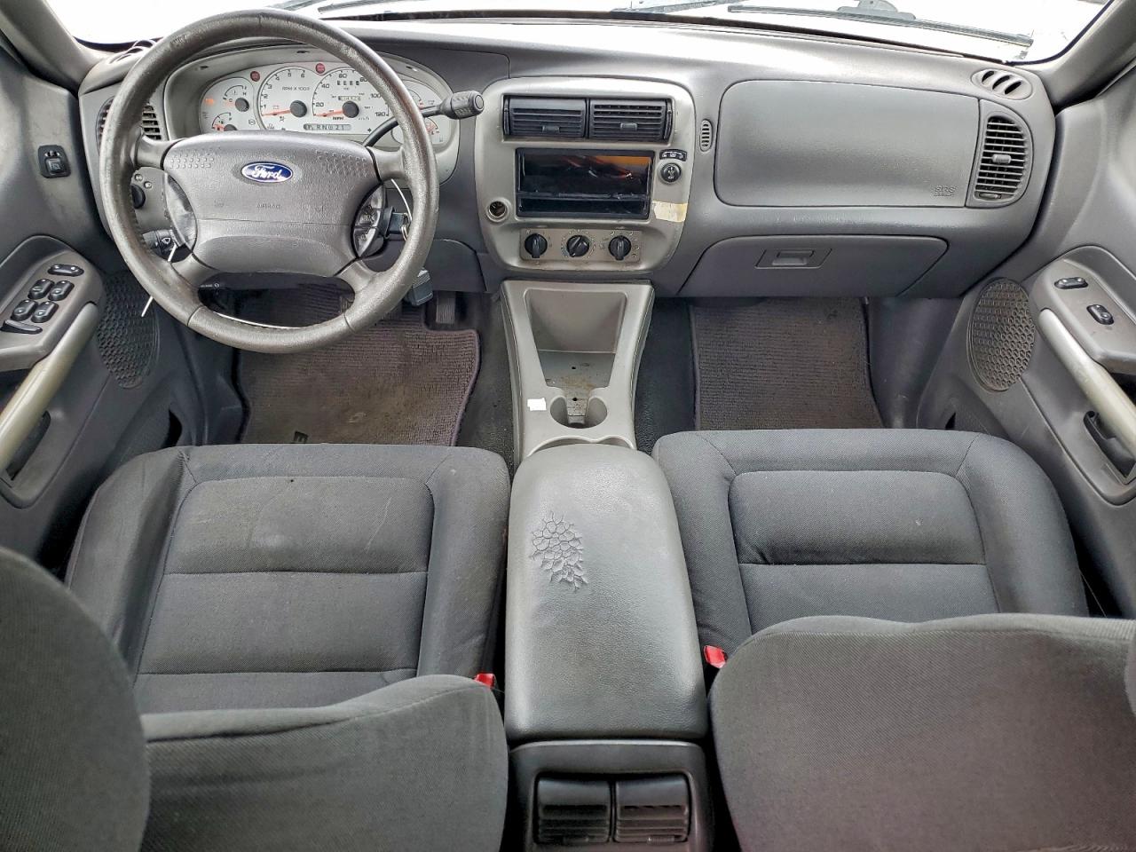 Ford Explorer Image 10