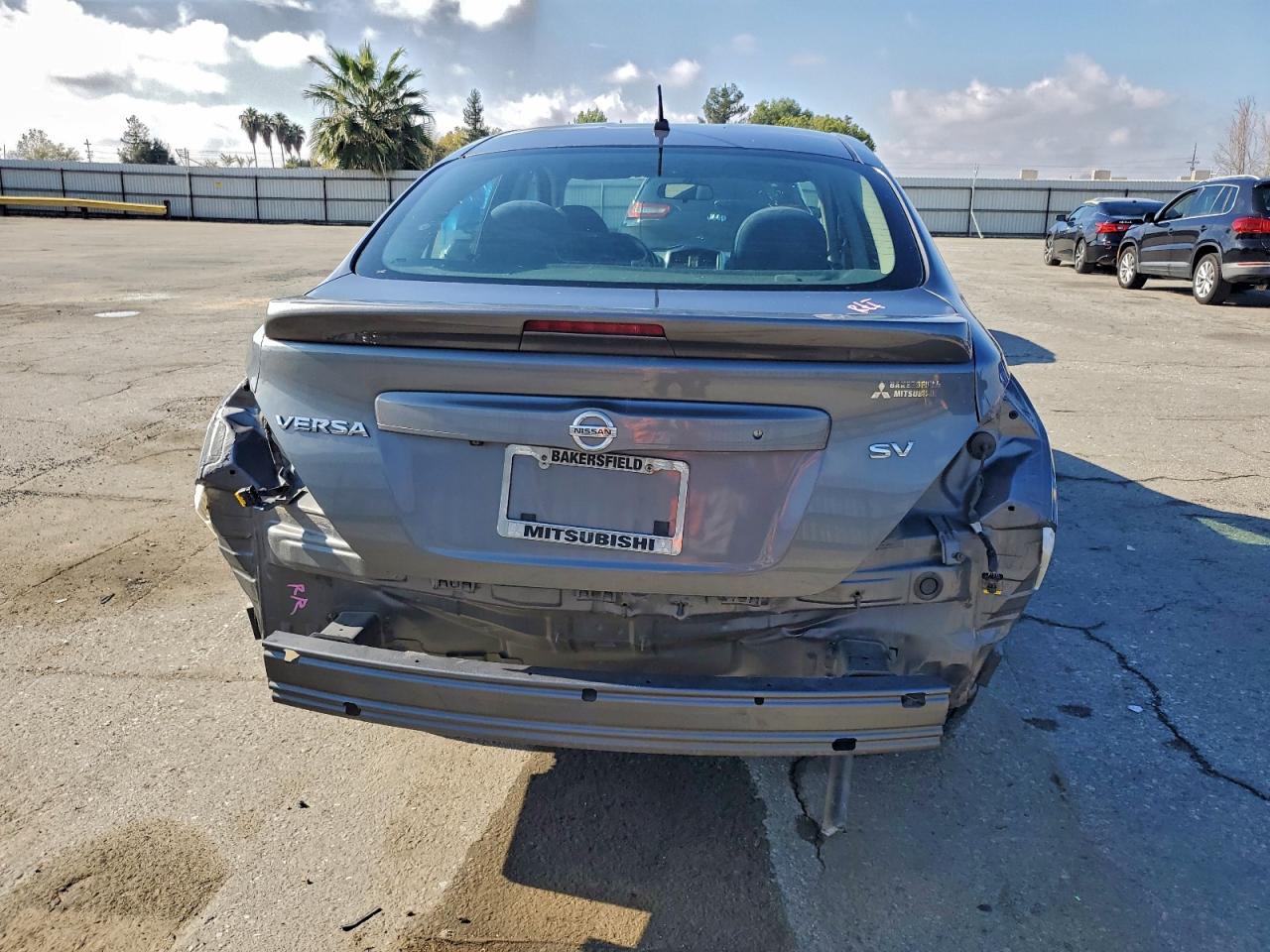 Nissan Versa S Image 7