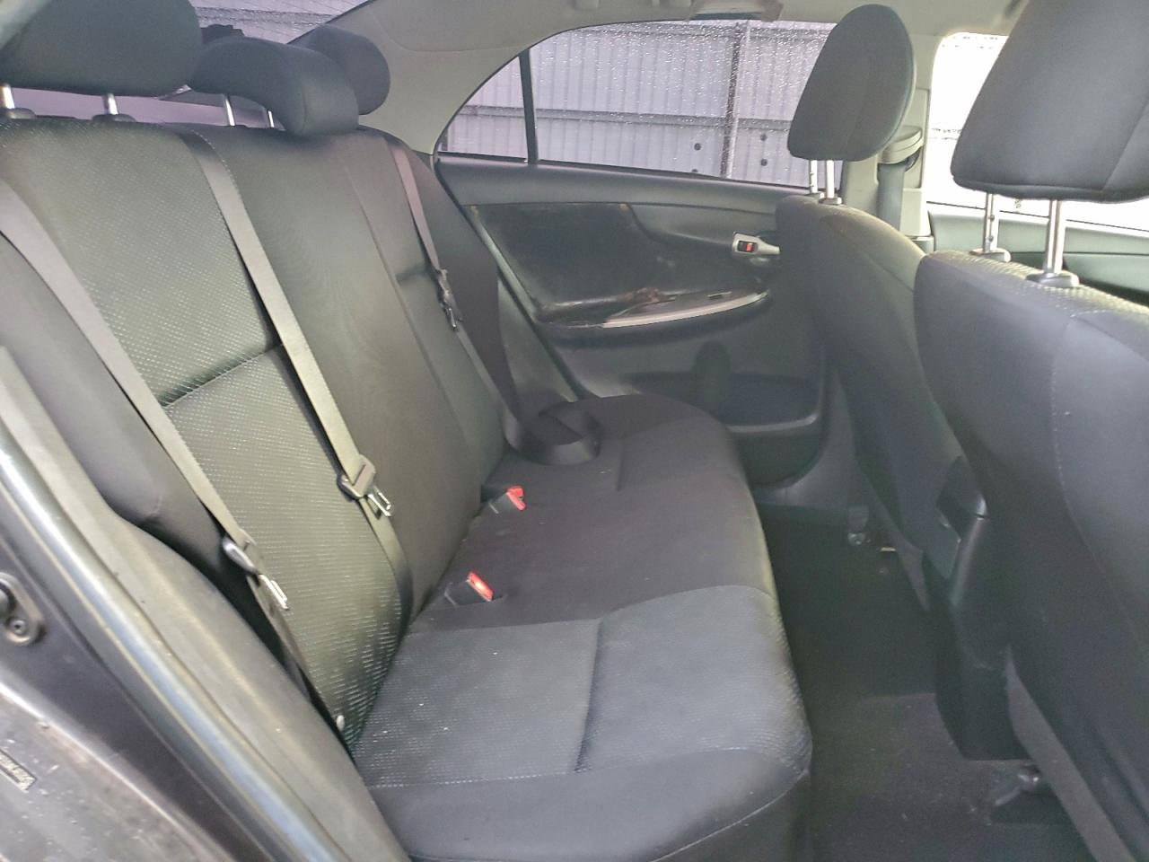 Toyota Corolla Base Image 12