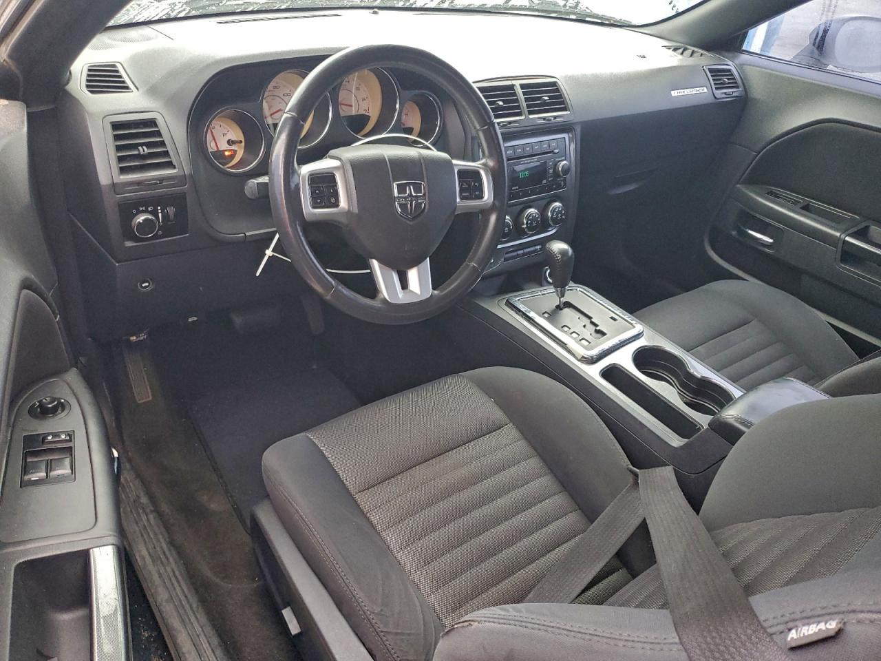 Dodge Challenger Sxt Image 8