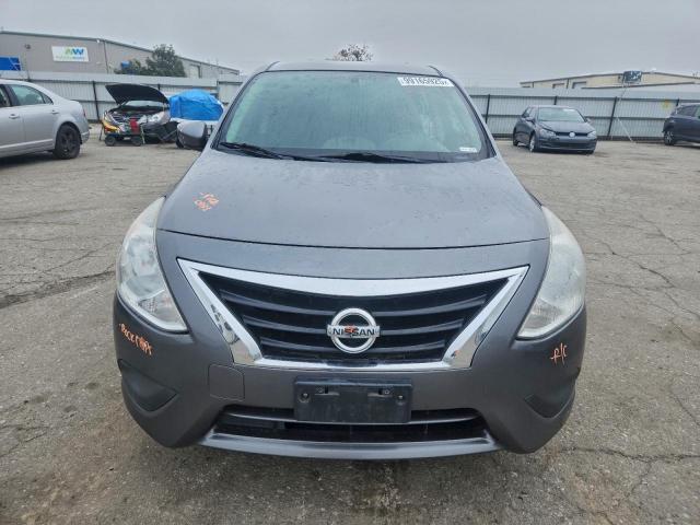 Nissan Versa S Image 3