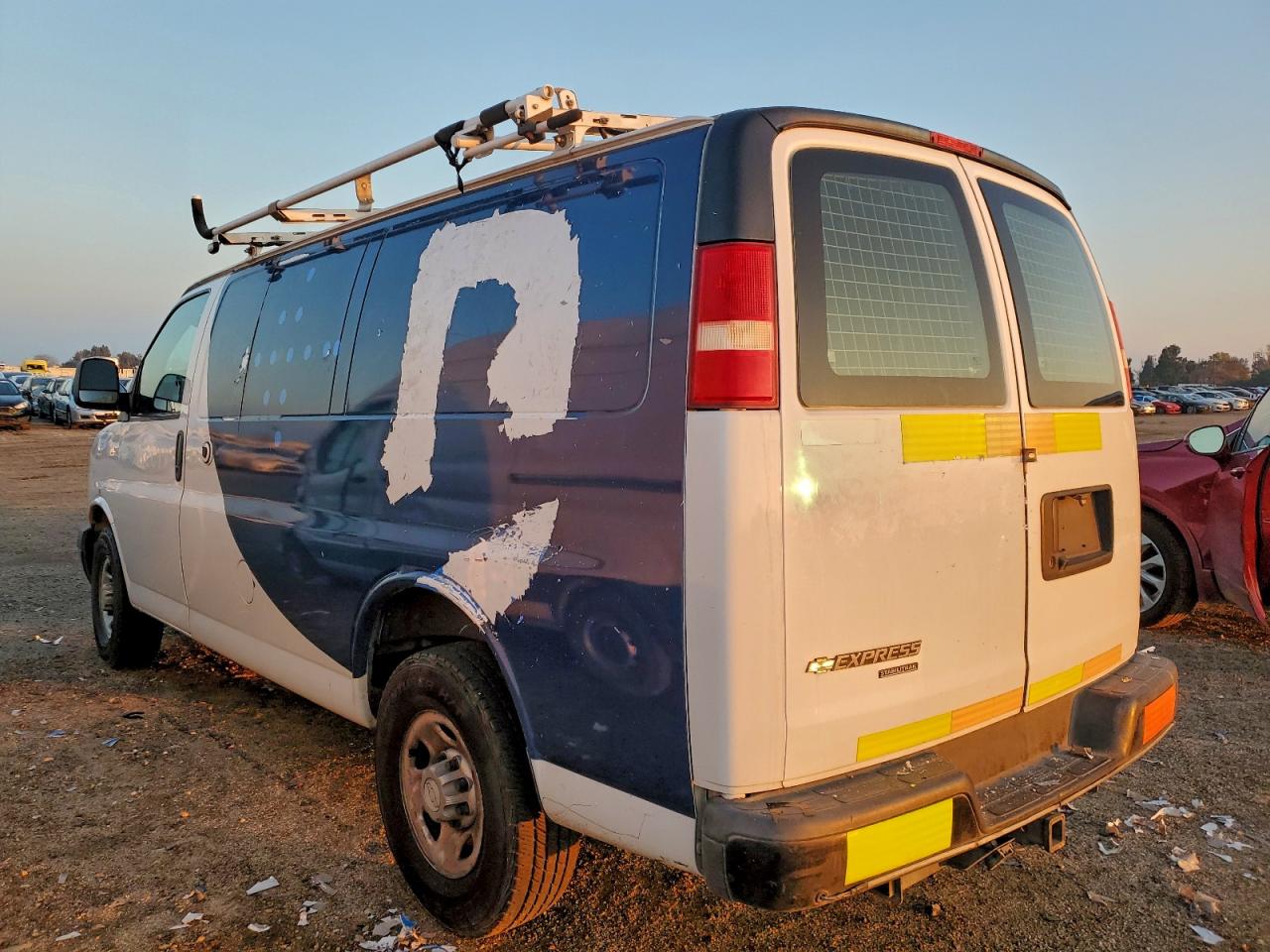 Chevrolet Express Image 13