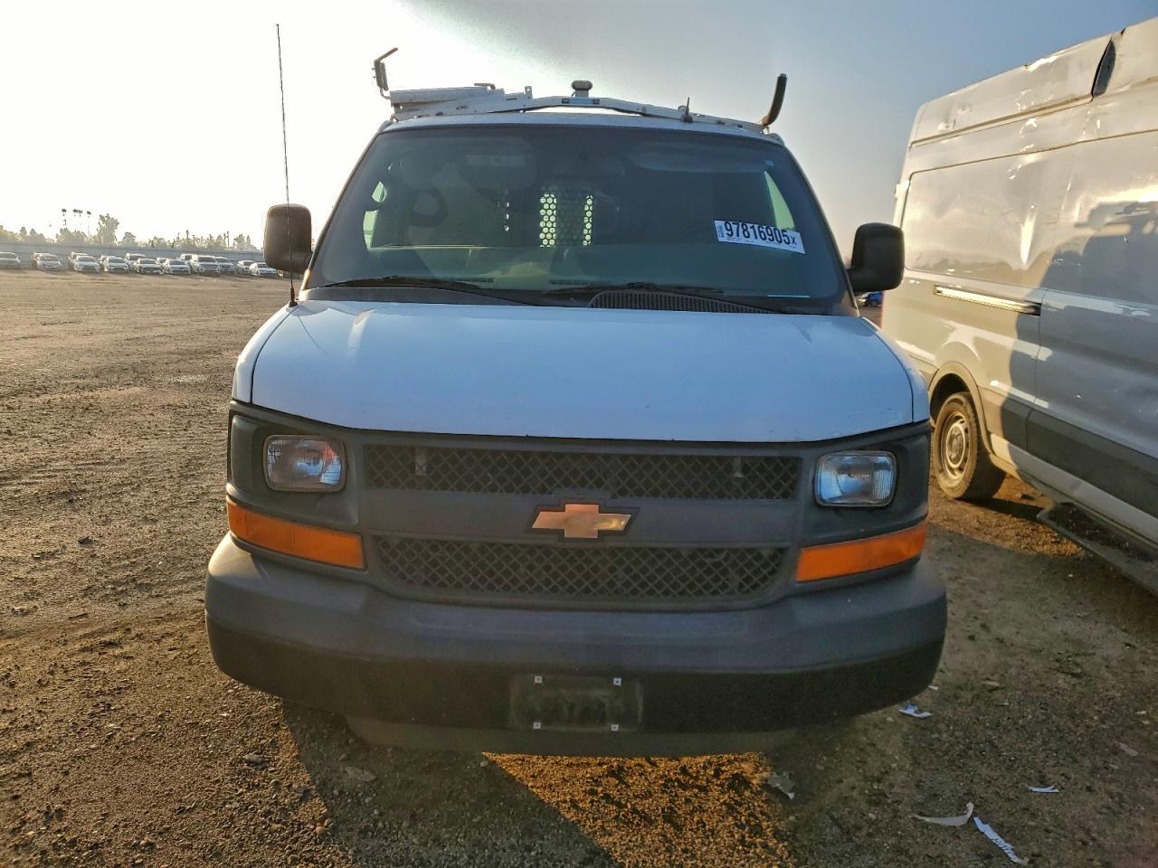 Chevrolet Express Image 2