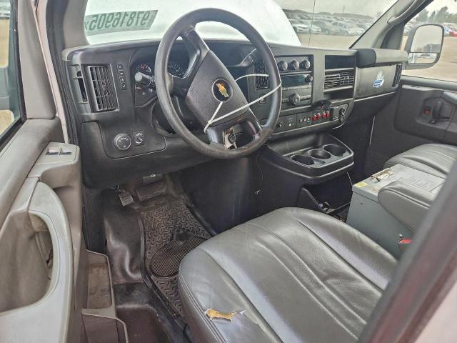 Chevrolet Express Image 5