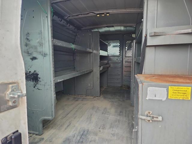 Chevrolet Express Image 9