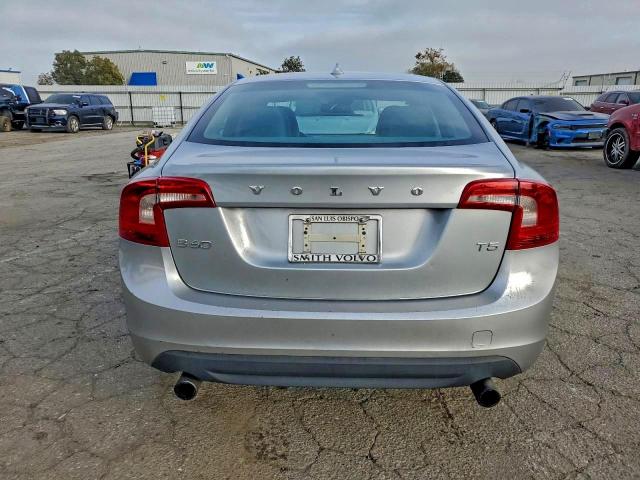 Volvo S60 T5 Image 8