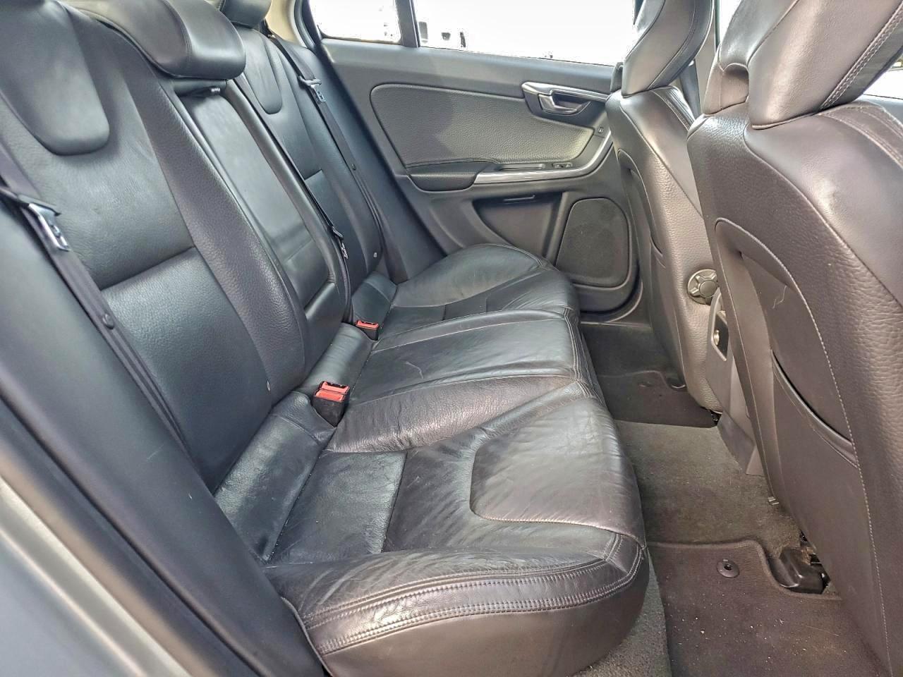 Volvo S60 T5 Image 11